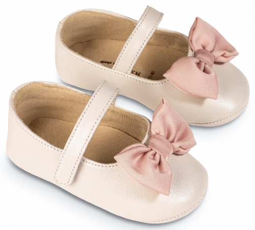 Αγκαλιάς εκρού ροζ με φιογκάκι Αγκαλιάς εκρού ροζ με φιογκάκι