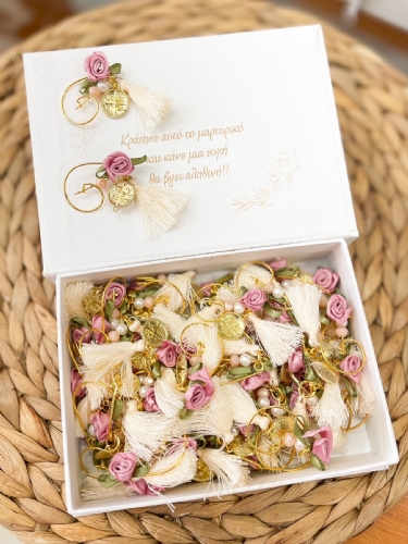 Παραμάνα με λουλούδι και Κωνσταντινάτο Παραμάνα με λουλούδι και Κωνσταντινάτο